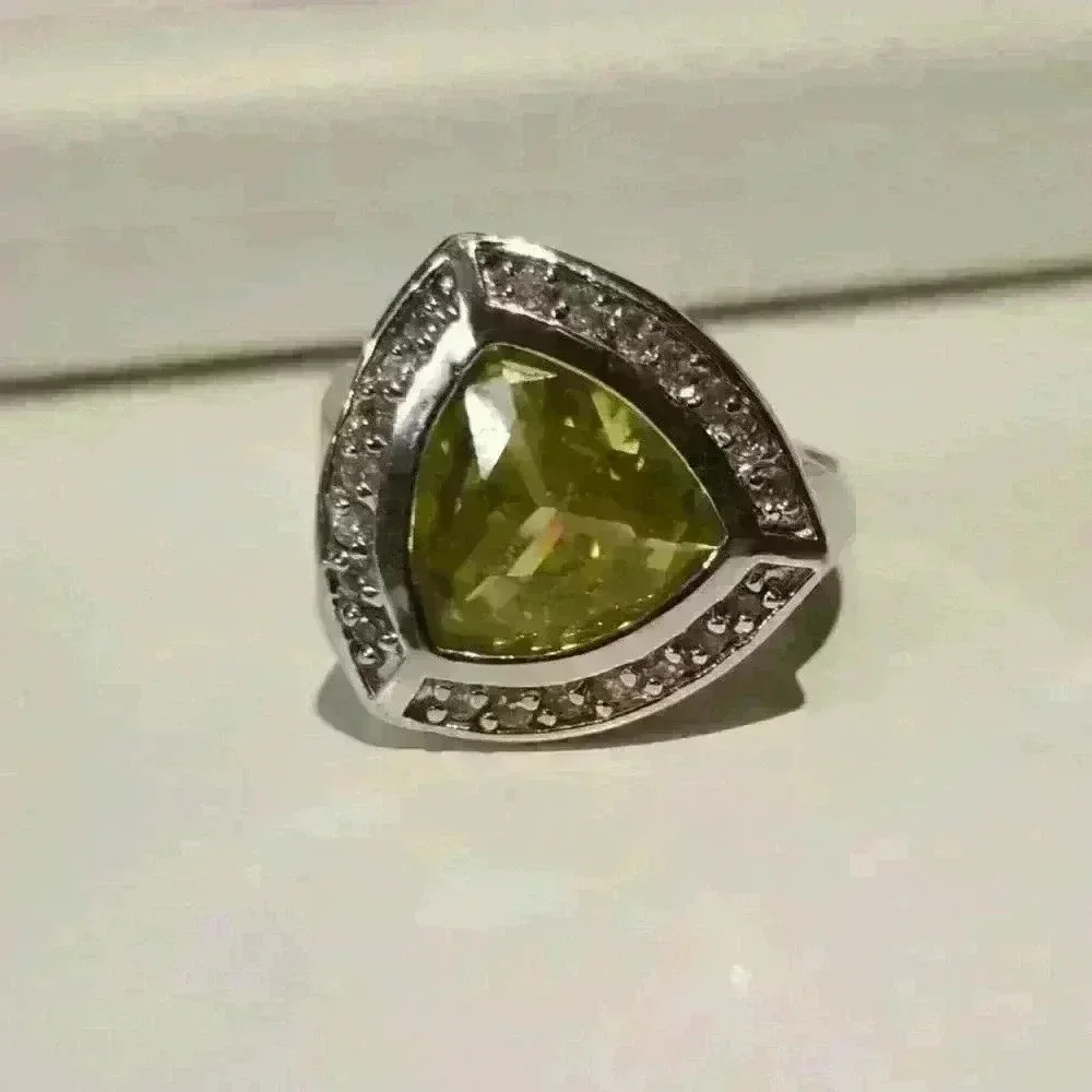 Fashion jewelry ring with cz peridot stone sz 7 - Picture 1 of 3